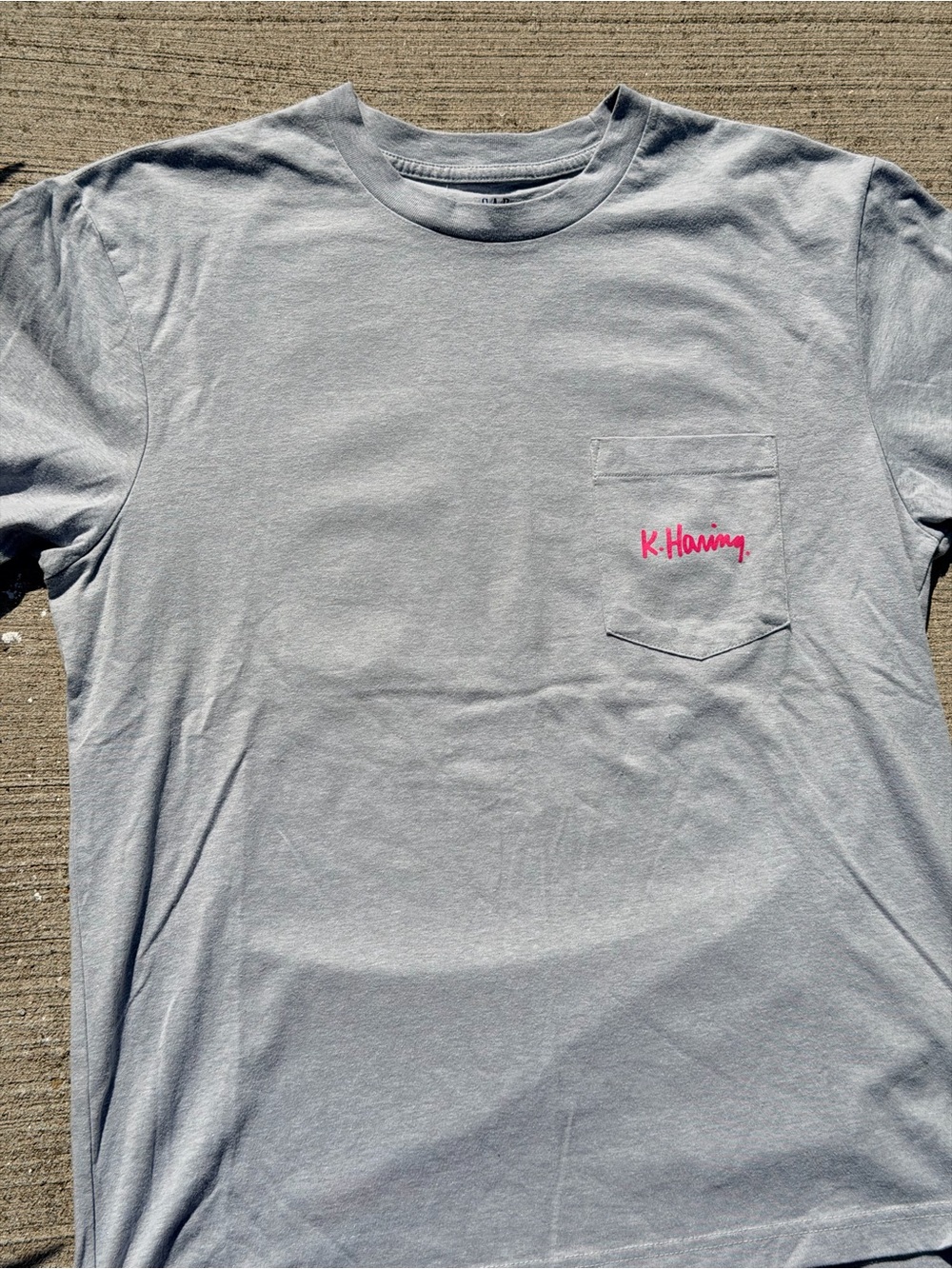 GAP Keith Haring Pocket Tee in Light Gray with Pink Logo size M